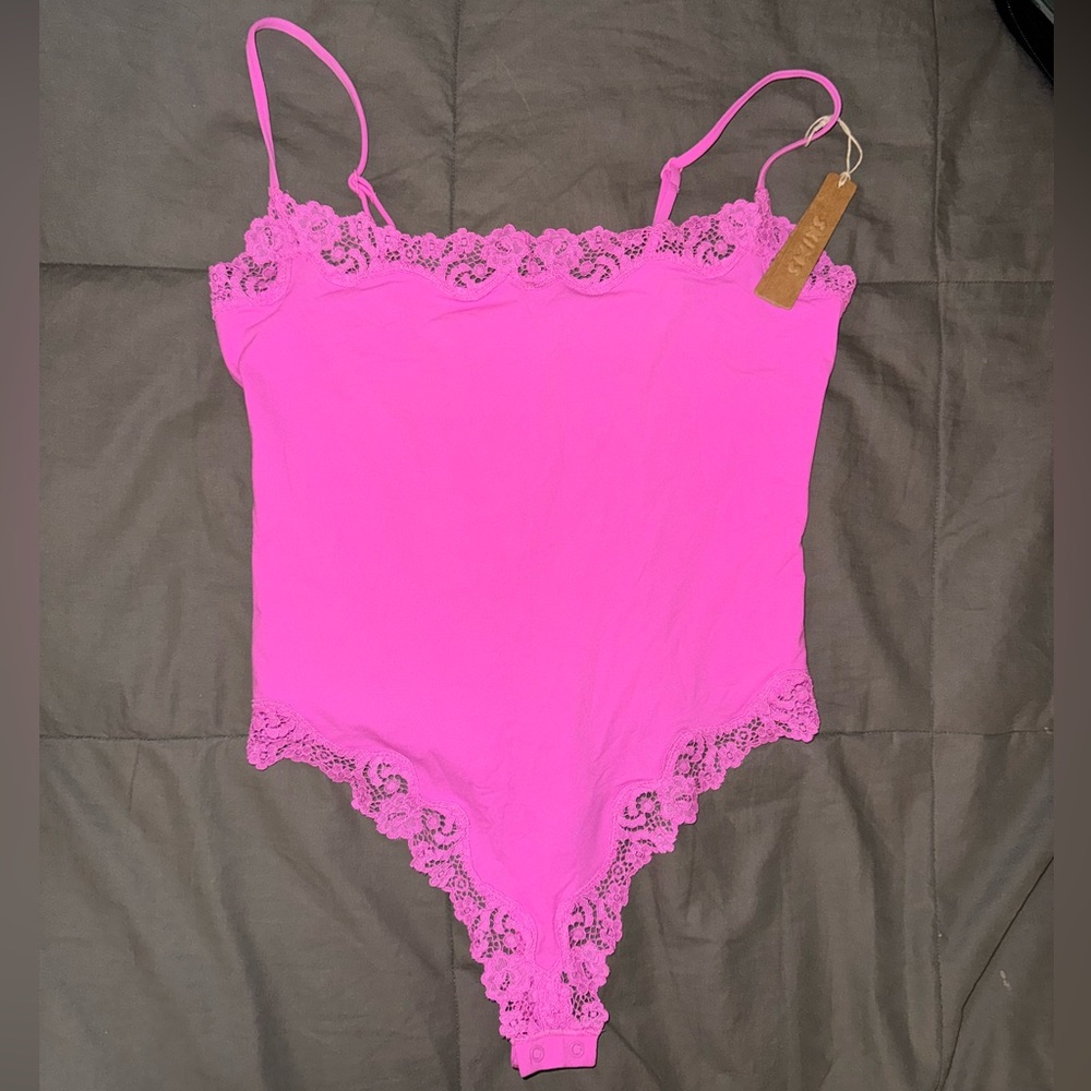 skims fits everybody lace cami bodysuit